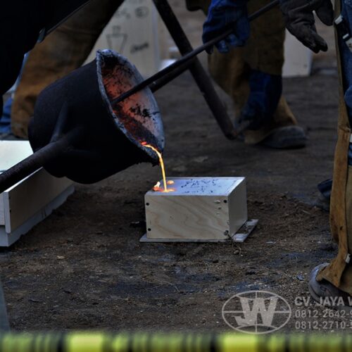 penuangan-cor-logam-2